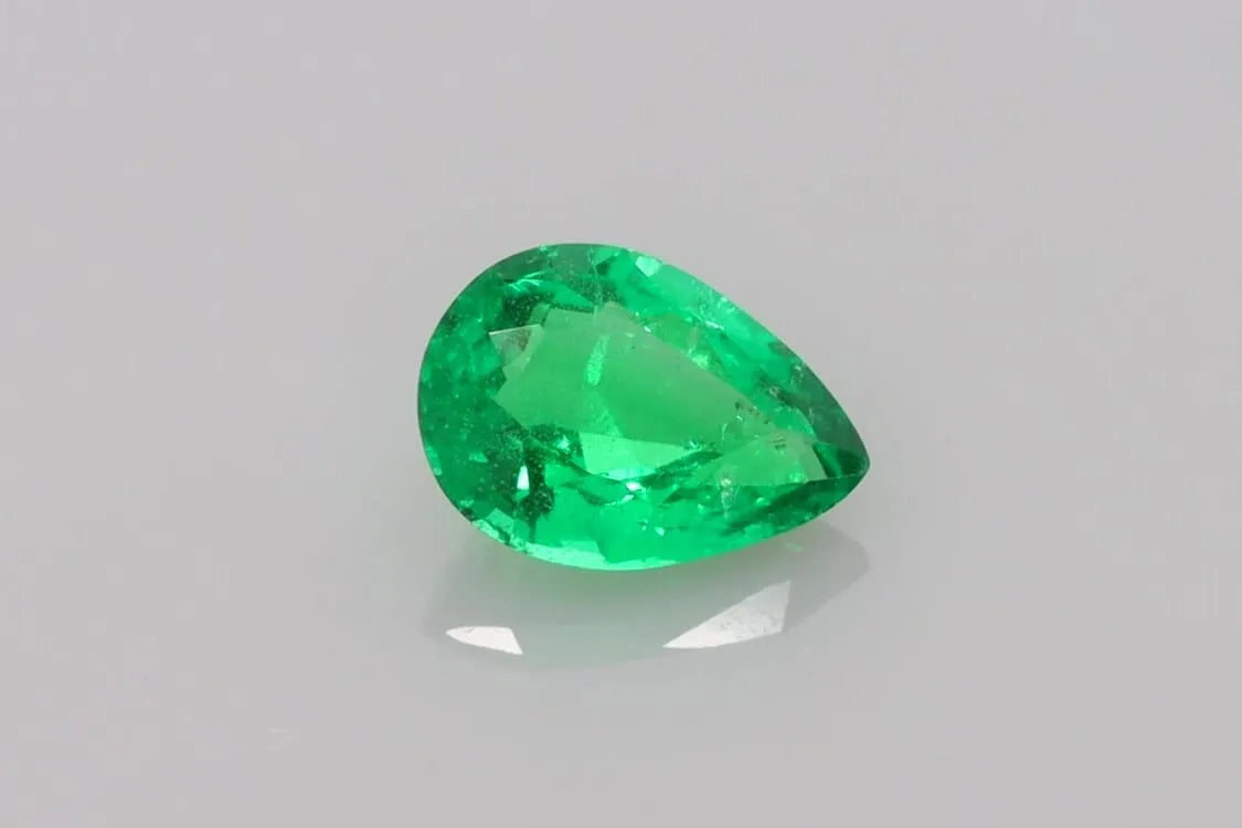 0.92ct Pear Natural Emerald (Colour Green, Clarity Slightly Included, Cut Faceted)