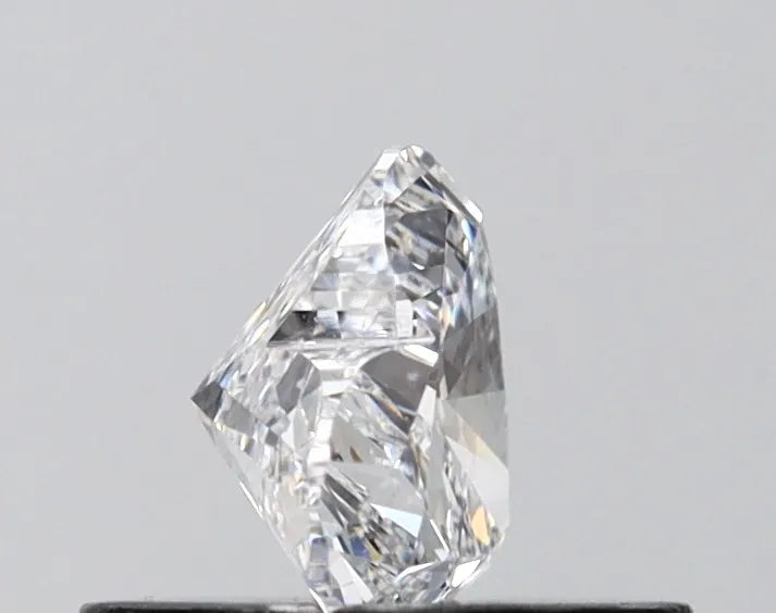 0.51ct Heart Lab Grown Diamond (Colour D, Clarity VVS2, IGI Certified)