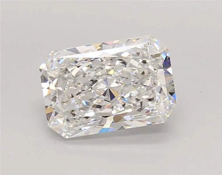 2.06ct Radiant Lab Grown Diamond (Colour E, Clarity VVS1, IGI Certified)