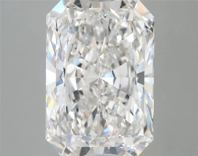 4.25ct Radiant Lab Grown Diamond (Colour E, Clarity VVS1, IGI Certified)