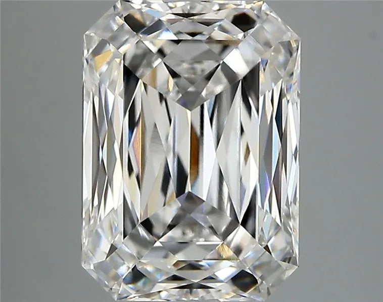 5.01ct Radiant Lab Grown Diamond (Colour E, Clarity VVS2, IGI Certified)