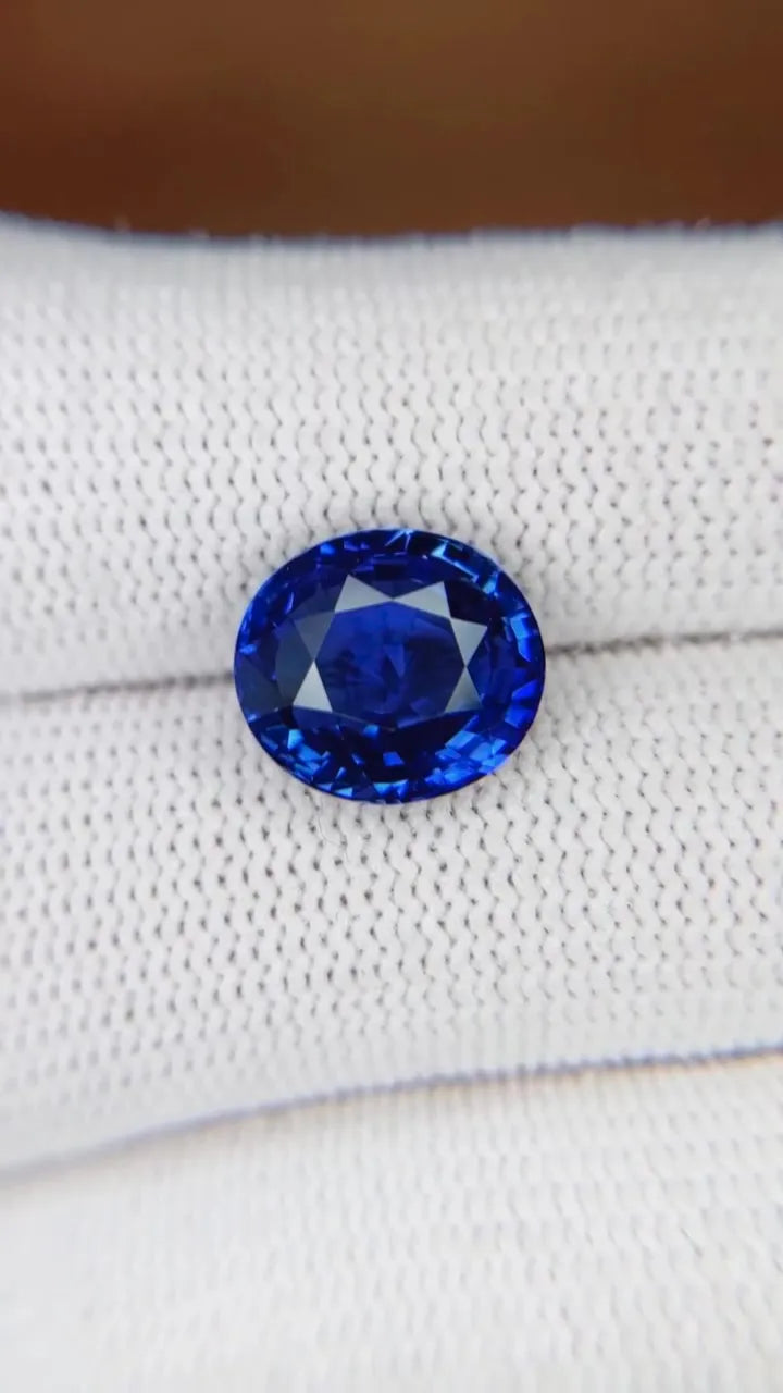 5.04ct Oval Natural Sapphire (Colour Blue, Clarity Eye Clean, Cut Faceted)