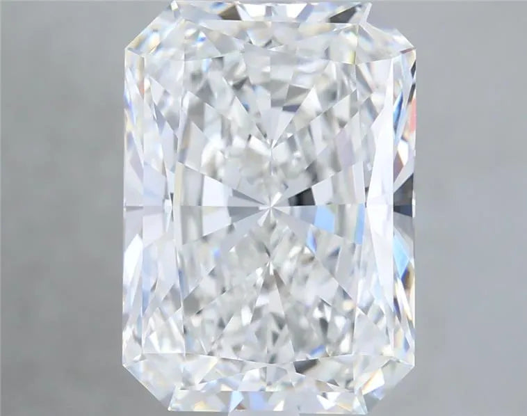 5.05ct Radiant Lab Grown Diamond (Colour E, Clarity VVS2, IGI Certified)